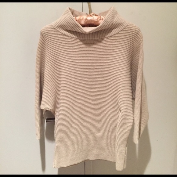 Ann Taylor Sweaters - Ann Taylor XS Cream Tan Knit Turtleneck Sweater